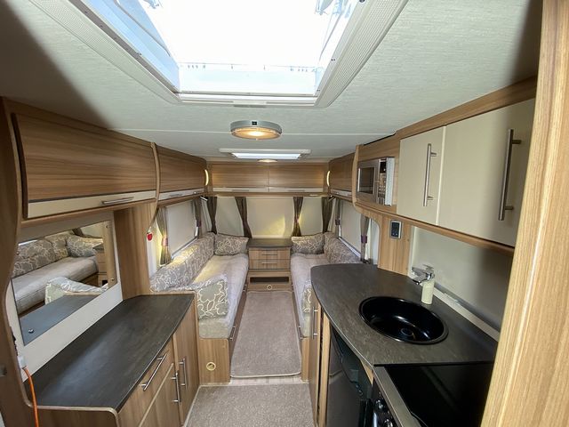 Lunar Quasar 642 Touring Caravan (2015) - Picture 5