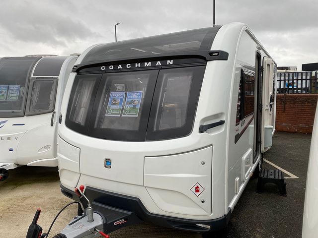 Coachman VIP 545 Touring Caravan (2018) - Picture 3
