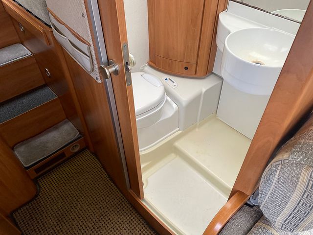 Hymer B-674 Motorhome (2007) - Picture 10
