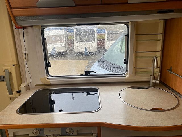 Hymer B-674 Motorhome (2007) - Picture 13