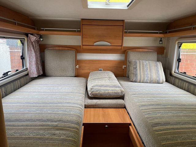 Hymer B-674 Motorhome (2007) - Picture 9