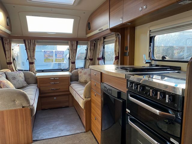 Elddis Affinity 554 Touring Caravan (2015) - Picture 12