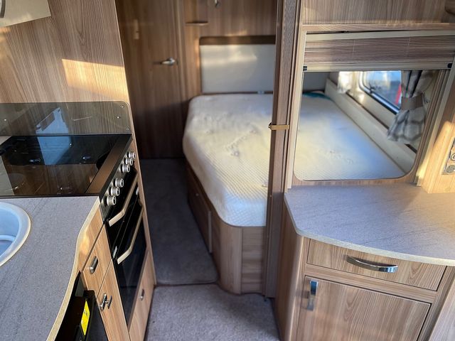 Swift Challenger 570 Touring Caravan (2017) - Picture 6
