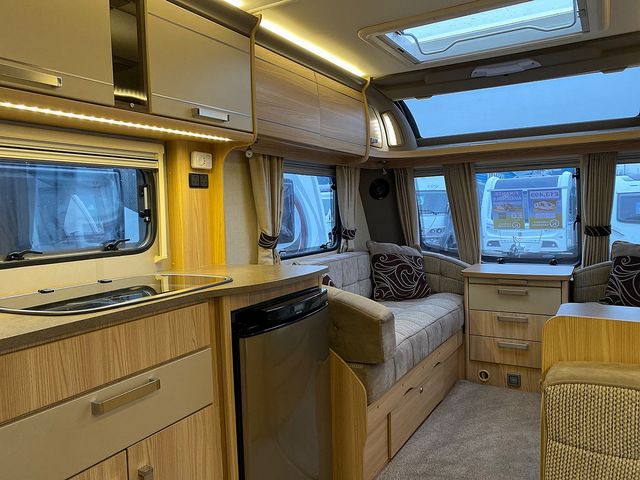 Coachman Pastiche 565 Touring Caravan (2012) - Picture 5