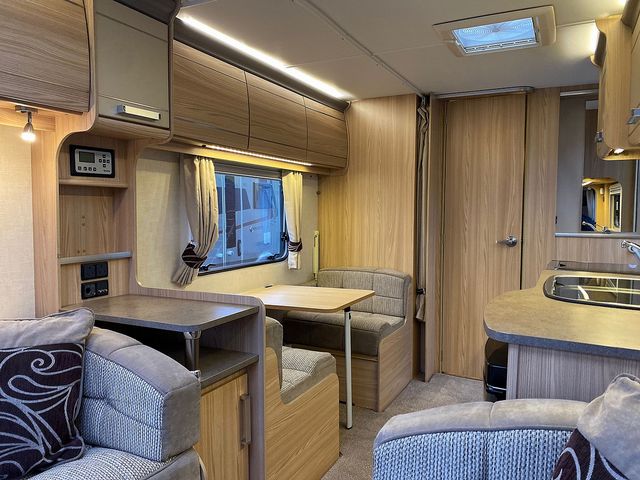 Coachman Pastiche 565 Touring Caravan (2012) - Picture 6