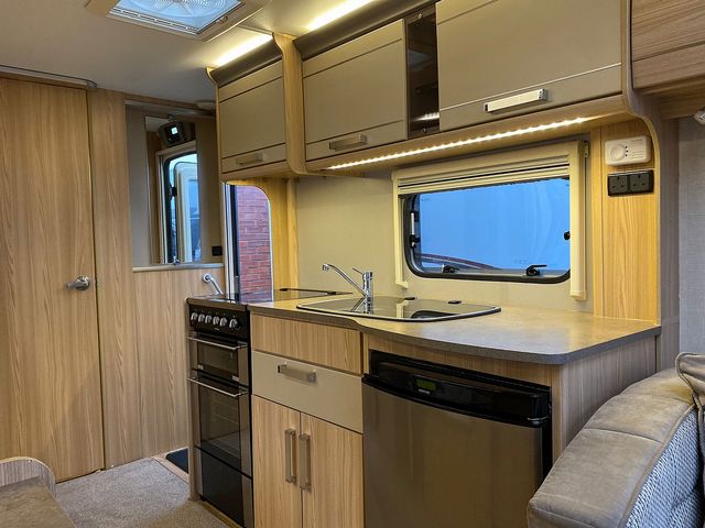 Coachman Pastiche 565 Touring Caravan (2012) - Picture 7