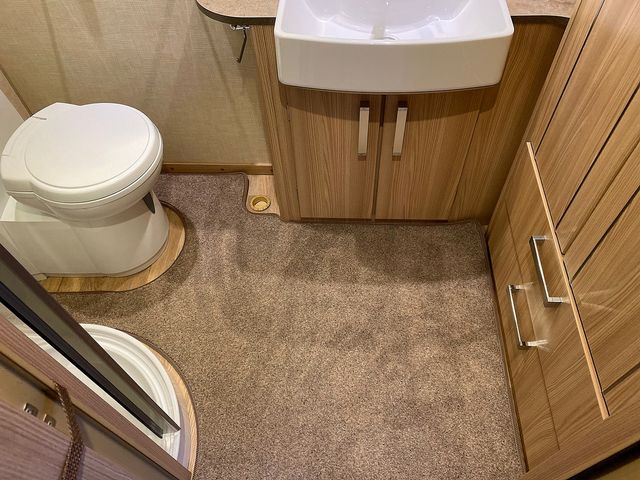 Coachman Pastiche 565 Touring Caravan (2012) - Picture 8