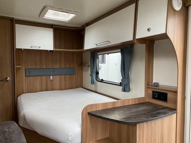 Bailey Persuit 430/4 Touring Caravan (2017) - Picture 7