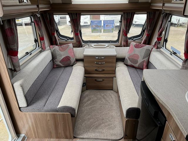 Swift Challenger 580 Touring Caravan (2017) - Picture 4