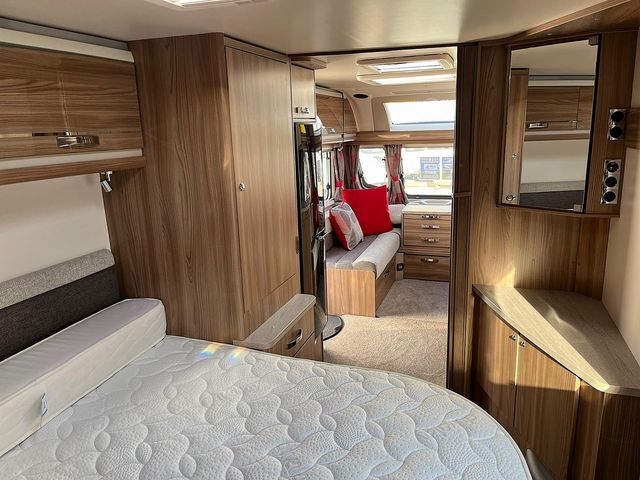 Swift Challenger 645 Touring Caravan (2018) - Picture 12