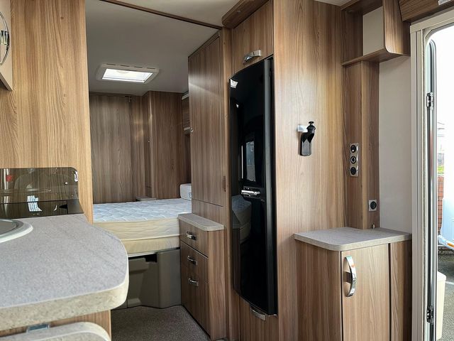 Swift Challenger 645 Touring Caravan (2018) - Picture 6