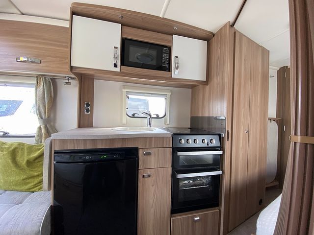 Swift Sprite Major 4 Touring Caravan (2015) - Picture 3