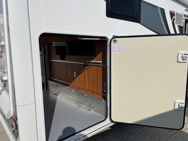 A Class Roller Team Pegaso 740 Motor Home (2017) - Picture 21