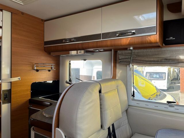 A Class Roller Team Pegaso 740 Motor Home (2017) - Picture 7