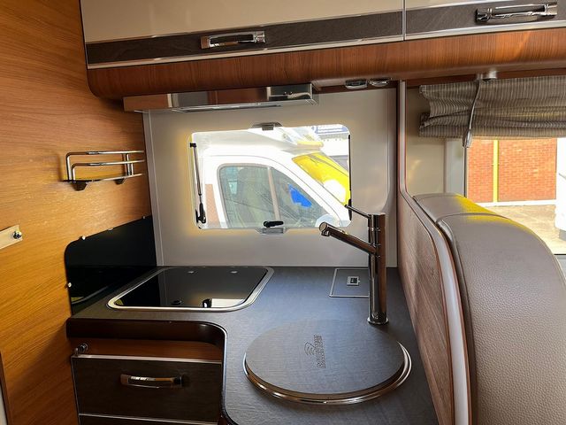 A Class Roller Team Pegaso 740 Motor Home (2017) - Picture 8