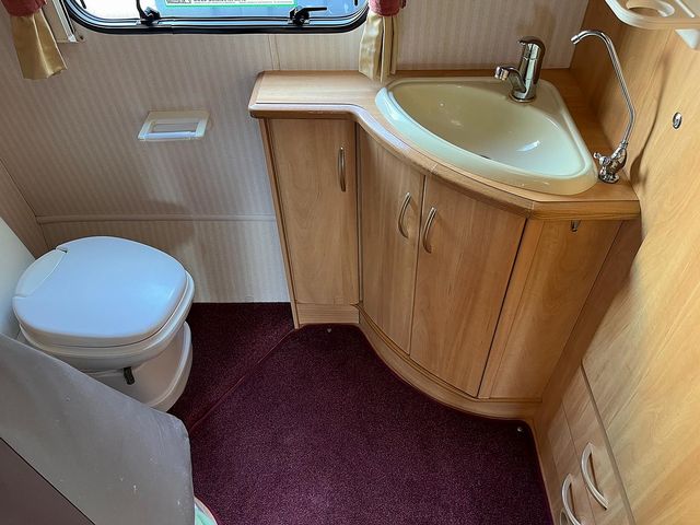 Sterling Eccles Topaz Touring Caravan (2000) - Picture 9