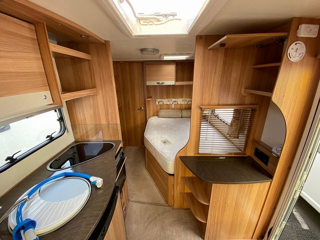 Bailey Persuit 460/4 Touring Caravan (2016) - Picture 5