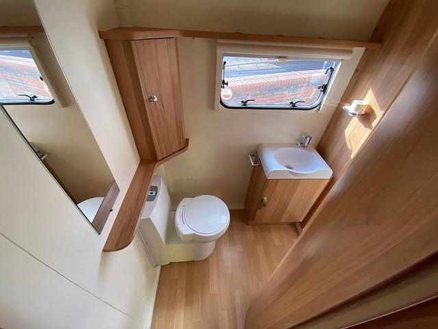 Bailey Persuit 460/4 Touring Caravan (2016) - Picture 6