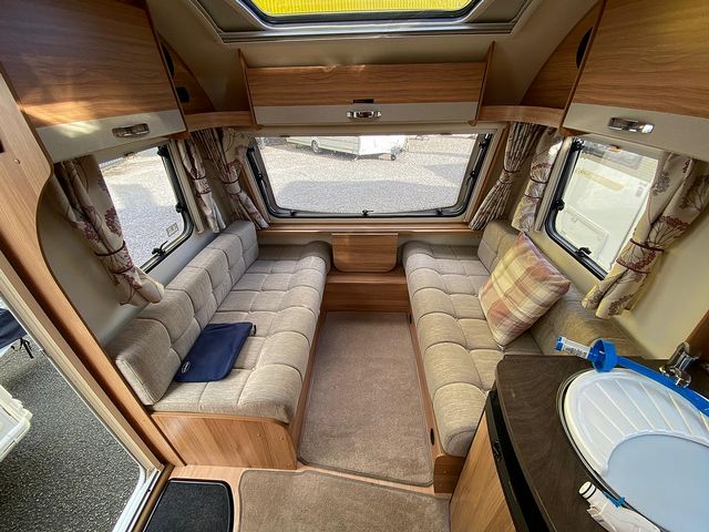 Bailey Persuit 460/4 Touring Caravan (2016) - Picture 9