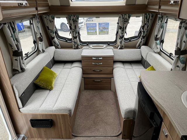 Swift Challenger 580 Touring Caravan (2016) - Picture 6