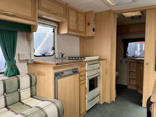 Abbey Maverick SL Touring Caravan (2001) - Picture 6