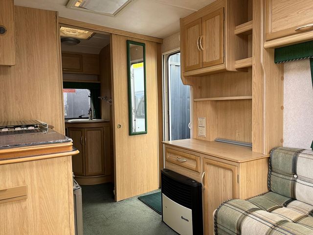 Abbey Maverick SL Touring Caravan (2001) - Picture 8