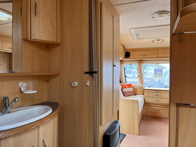 Sterling Europa 490 Touring Caravan (2003) - Picture 10