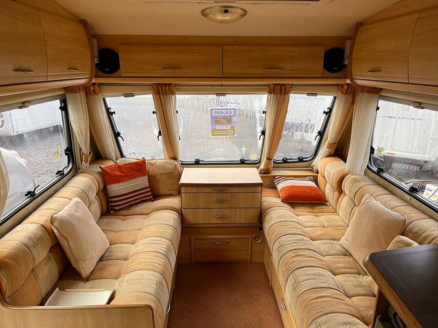 Sterling Europa 490 Touring Caravan (2003) - Picture 4