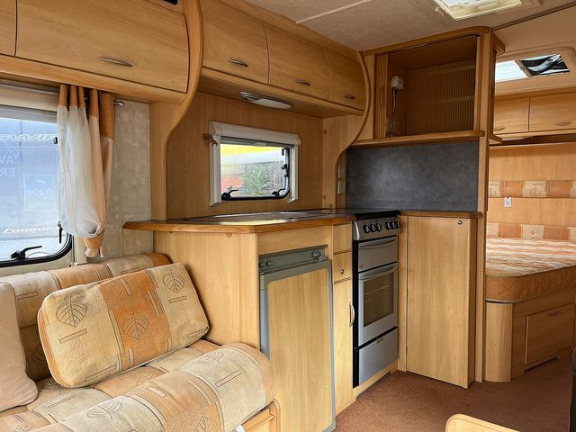 Sterling Europa 490 Touring Caravan (2003) - Picture 5