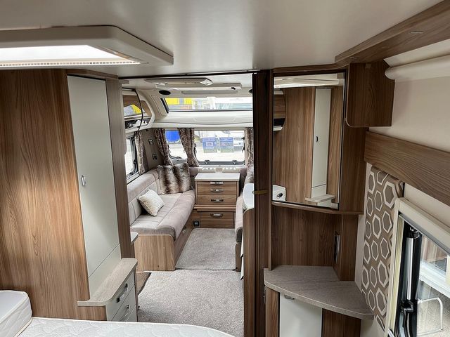 Swift Elegance 580 Touring Caravan (2019) - Picture 16