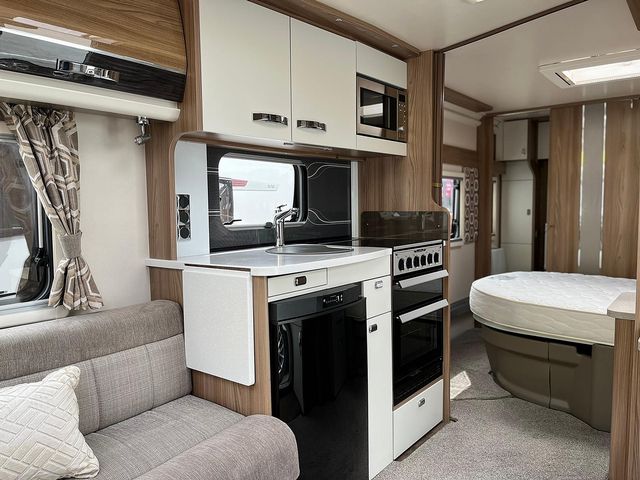 Swift Elegance 580 Touring Caravan (2019) - Picture 7