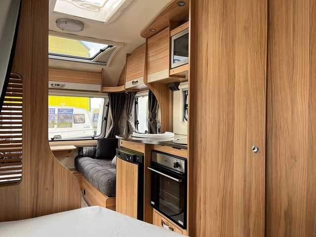 Bailey Pursuit Touring Caravan (2015) - Picture 11