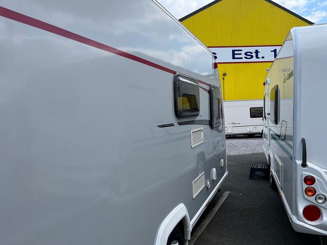 Bailey Pursuit Touring Caravan (2015) - Picture 3