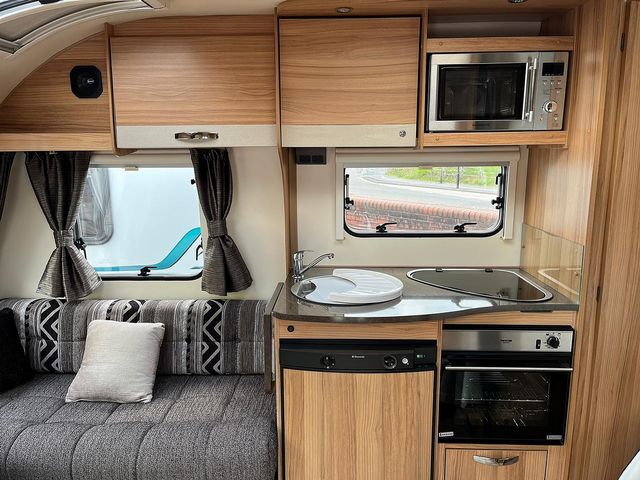 Bailey Pursuit Touring Caravan (2015) - Picture 6