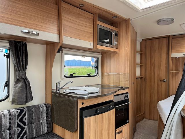 Bailey Pursuit Touring Caravan (2015) - Picture 9