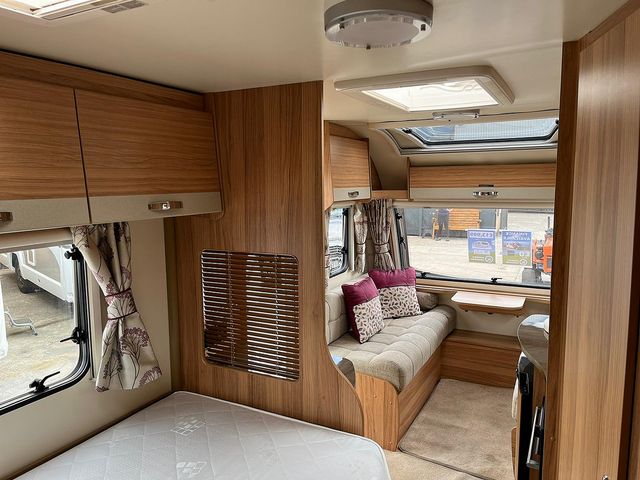 Bailey Persuit 430/4 Touring Caravan (2015) - Picture 10