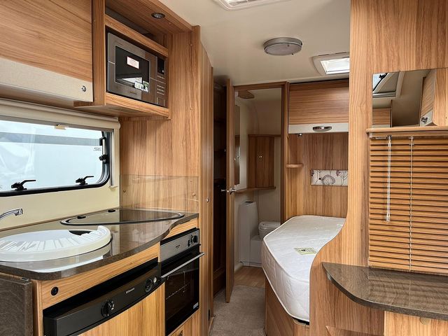 Bailey Persuit 430/4 Touring Caravan (2015) - Picture 11