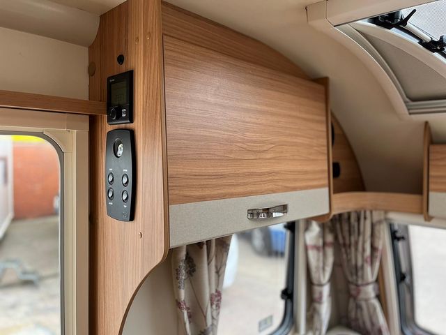 Bailey Persuit 430/4 Touring Caravan (2015) - Picture 4