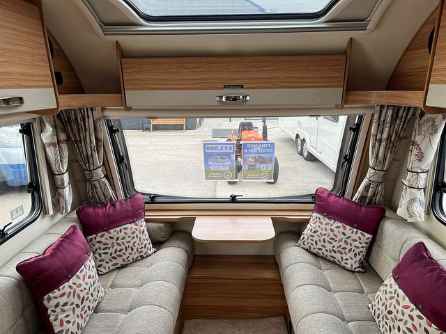 Bailey Persuit 430/4 Touring Caravan (2015) - Picture 5