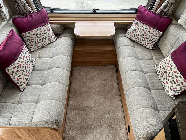 Bailey Persuit 430/4 Touring Caravan (2015) - Picture 8