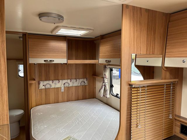 Bailey Persuit 430/4 Touring Caravan (2015) - Picture 9