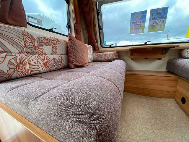 Bailey Persuit 430/4 Touring Caravan (2015) - Picture 10