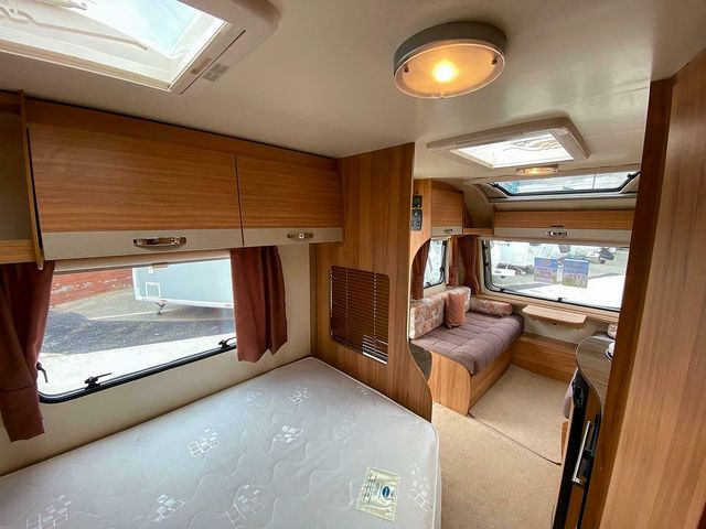 Bailey Persuit 430/4 Touring Caravan (2015) - Picture 5