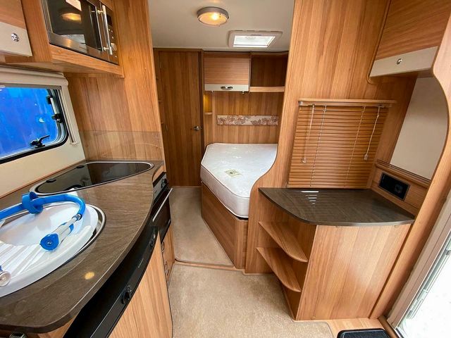 Bailey Persuit 430/4 Touring Caravan (2015) - Picture 6