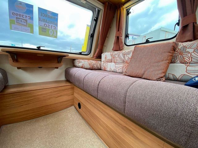 Bailey Persuit 430/4 Touring Caravan (2015) - Picture 8