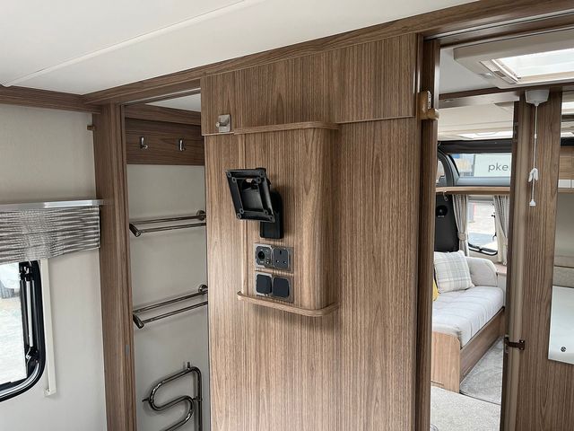 Coachman VIP 545 Touring Caravan (2018) - Picture 10
