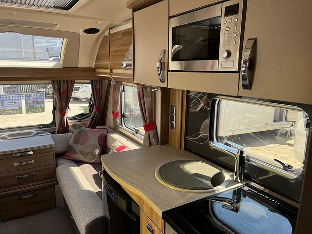Swift Challenger 560 AL Touring Caravan (2018) - Picture 12