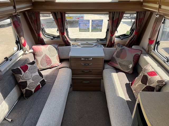 Swift Challenger 560 AL Touring Caravan (2018) - Picture 4