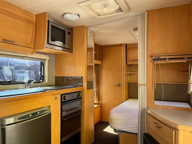 Elddis Odyssey 540 Touring Caravan (2010) - Picture 3