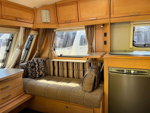 Elddis Odyssey 540 Touring Caravan (2010) - Picture 4